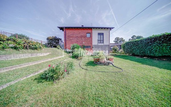 casa indipendente in vendita a Mercallo
