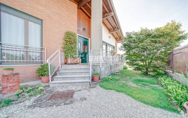 casa indipendente in vendita a Mercallo