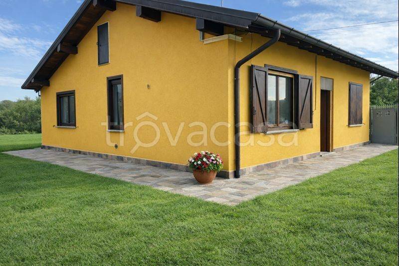 casa indipendente in vendita a Mercallo