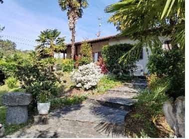 casa indipendente in vendita a Mercallo