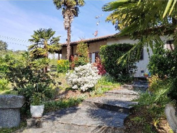 casa indipendente in vendita a Mercallo