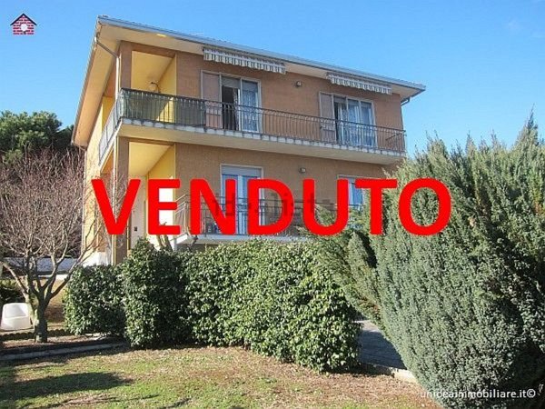 casa indipendente in vendita a Mercallo