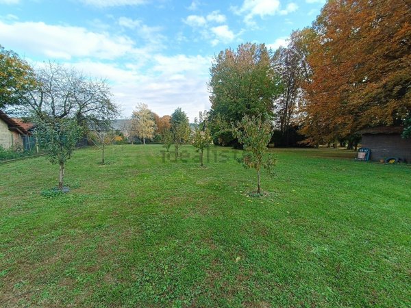 casa indipendente in vendita a Mercallo