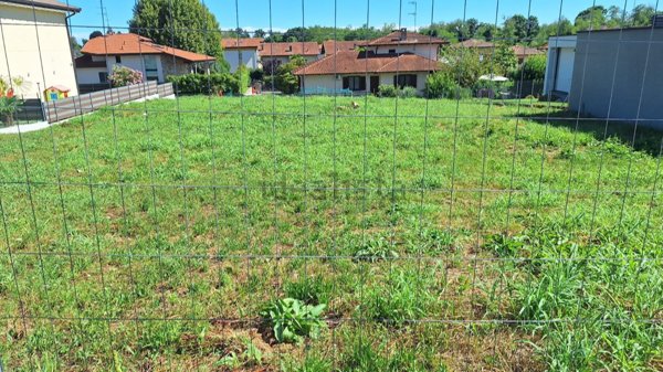 terreno edificabile in vendita a Mercallo