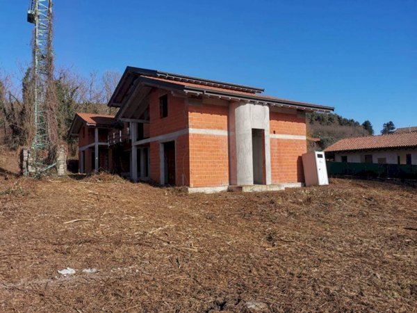 casa indipendente in vendita a Mercallo