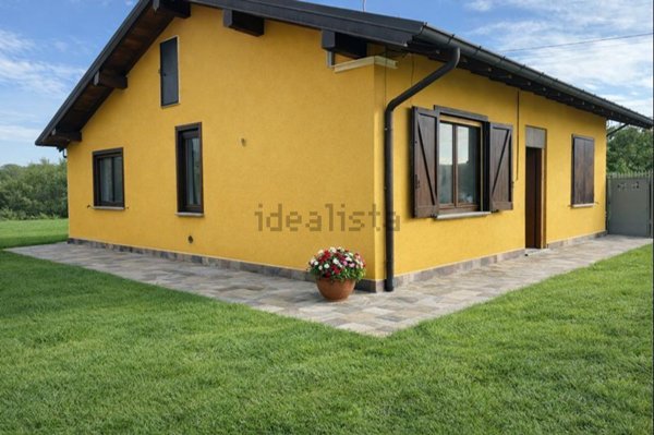 casa indipendente in vendita a Mercallo