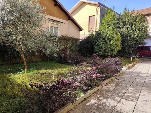 casa indipendente in vendita a Mercallo