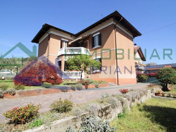 casa indipendente in vendita a Mercallo