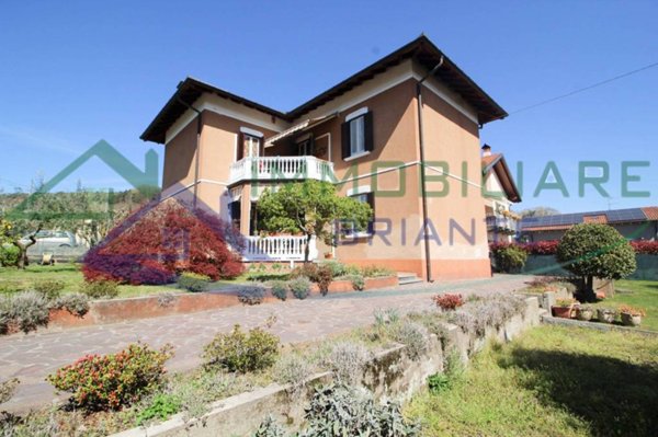 casa indipendente in vendita a Mercallo