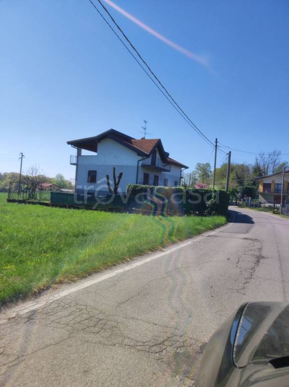 casa indipendente in vendita a Mercallo