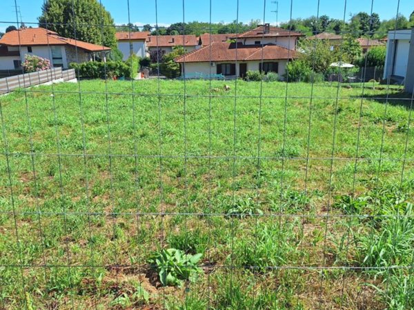 terreno edificabile in vendita a Mercallo