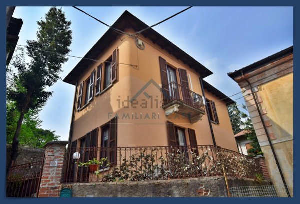 casa indipendente in vendita a Mercallo