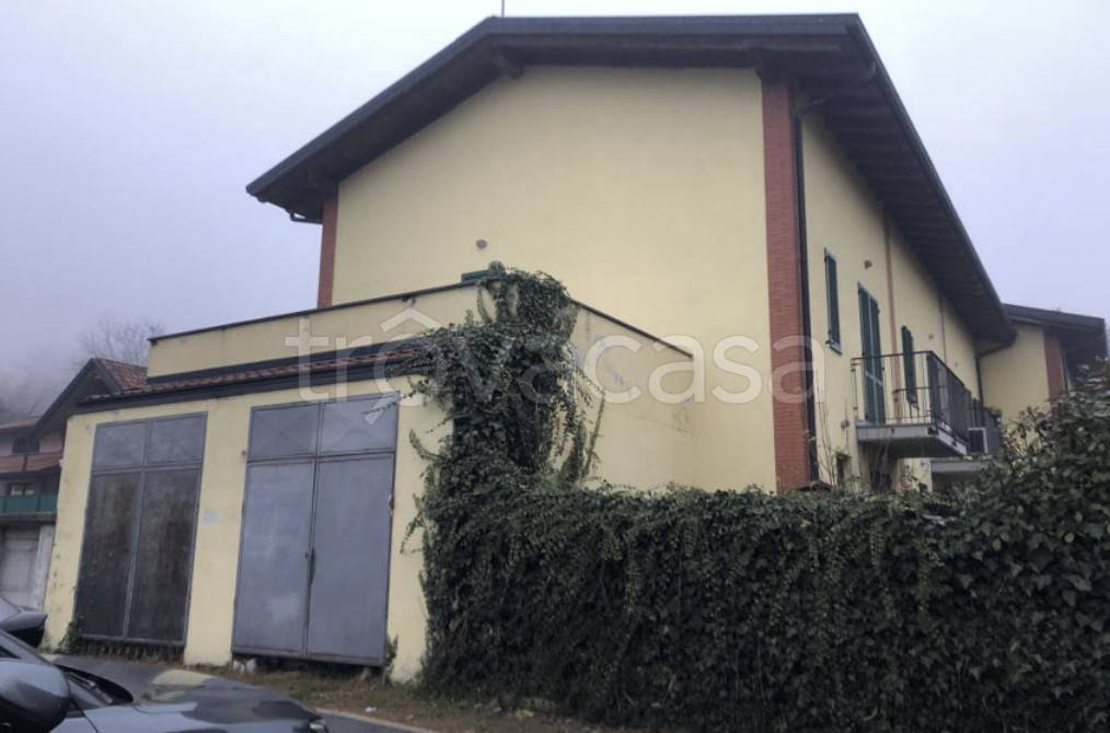 casa indipendente in vendita a Mercallo