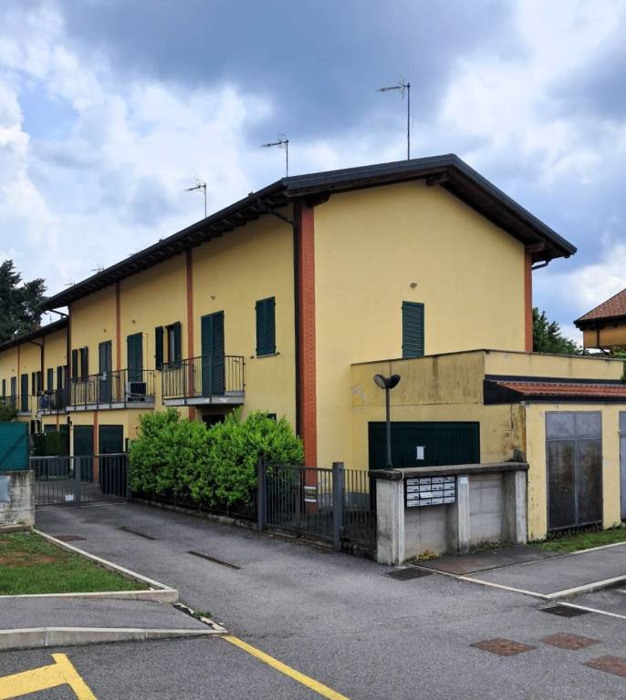 casa indipendente in vendita a Mercallo