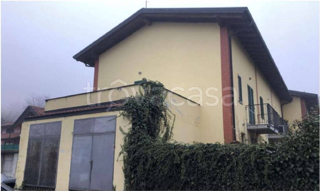 casa indipendente in vendita a Mercallo