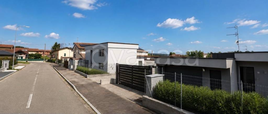 casa indipendente in vendita a Mercallo