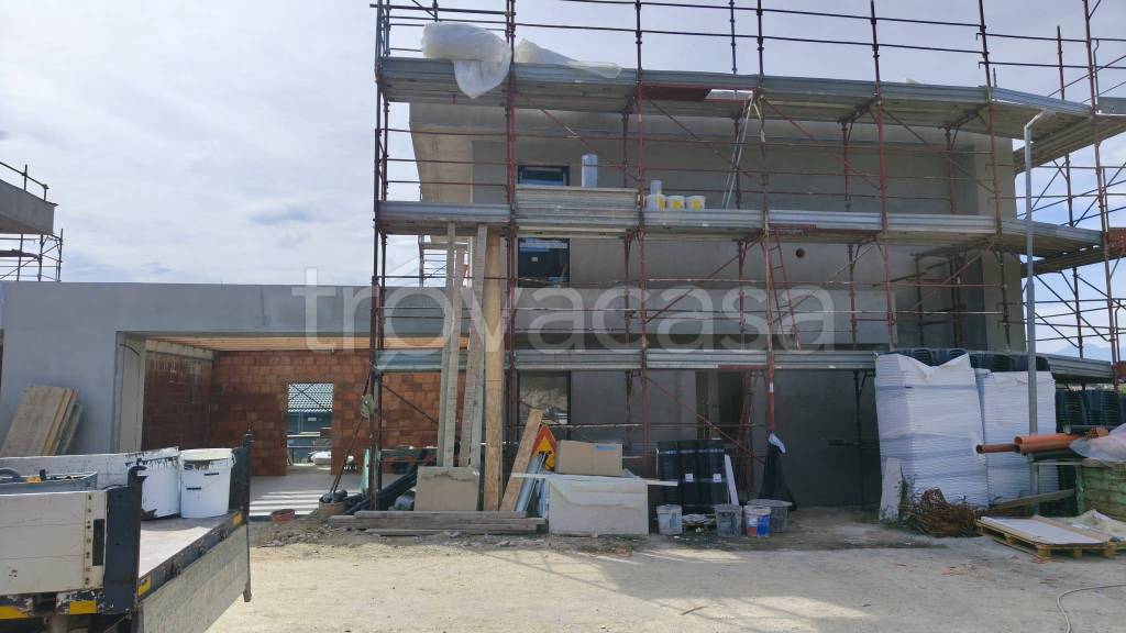 casa indipendente in vendita a Mercallo