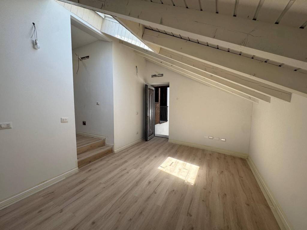 casa indipendente in vendita a Mercallo