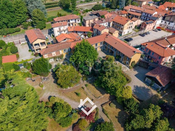 casa indipendente in vendita a Mercallo