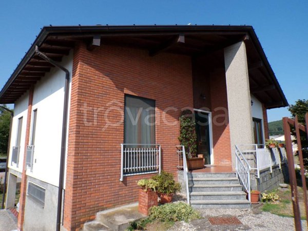 casa indipendente in vendita a Mercallo
