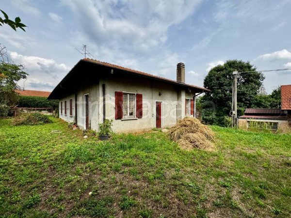 casa indipendente in vendita a Mercallo