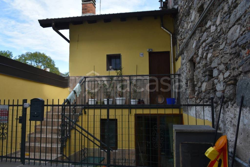 casa indipendente in vendita a Mesenzana