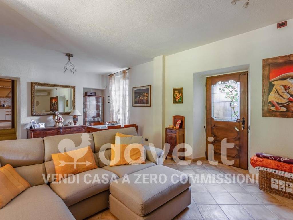 casa indipendente in vendita a Mesenzana