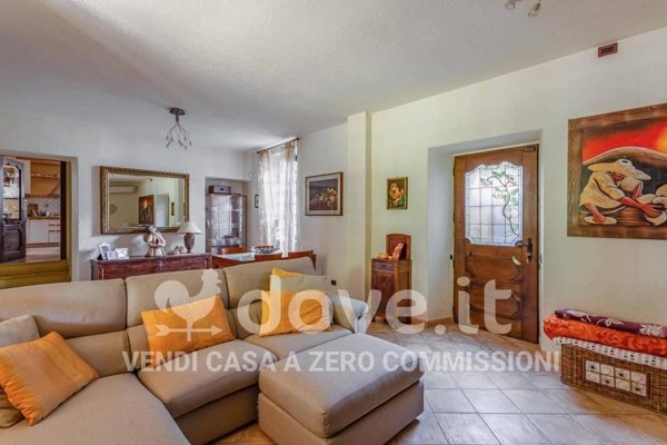 casa indipendente in vendita a Mesenzana
