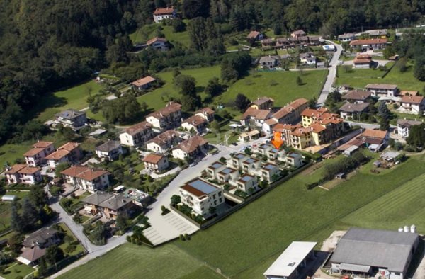 casa indipendente in vendita a Mesenzana