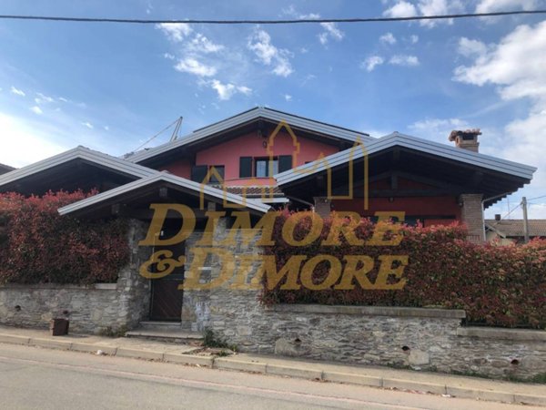 casa indipendente in vendita a Mesenzana