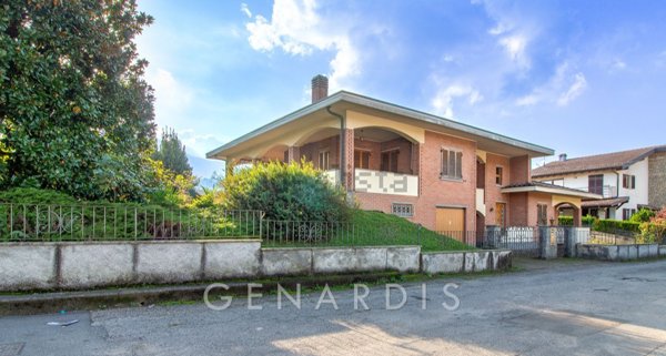 casa indipendente in vendita a Mesenzana