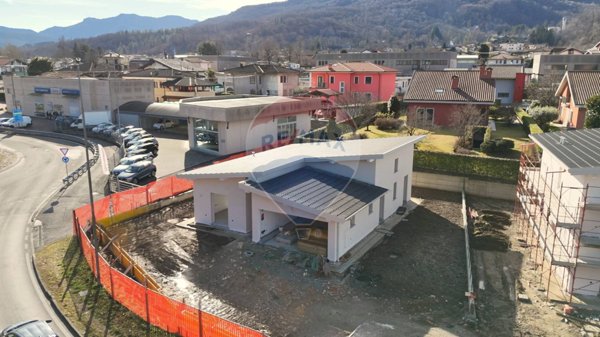 casa indipendente in vendita a Mesenzana