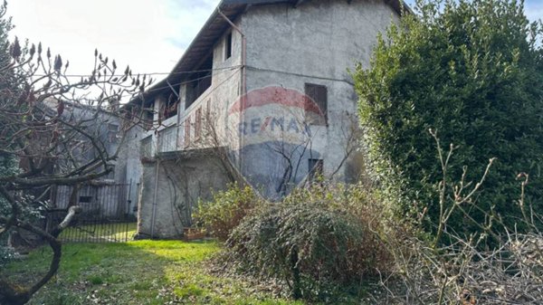 casa indipendente in vendita a Mesenzana