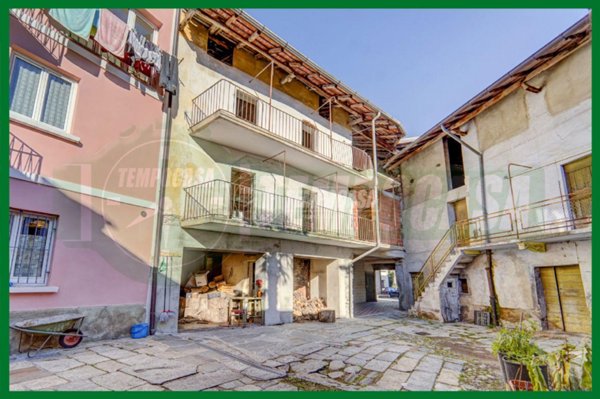 casa indipendente in vendita a Mesenzana