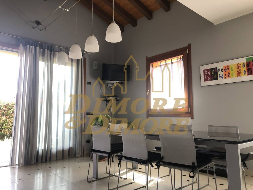 casa indipendente in vendita a Mesenzana in zona Pezza