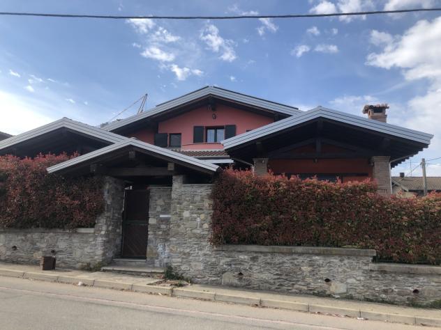 casa indipendente in vendita a Mesenzana
