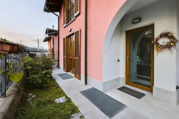 casa indipendente in vendita a Mesenzana