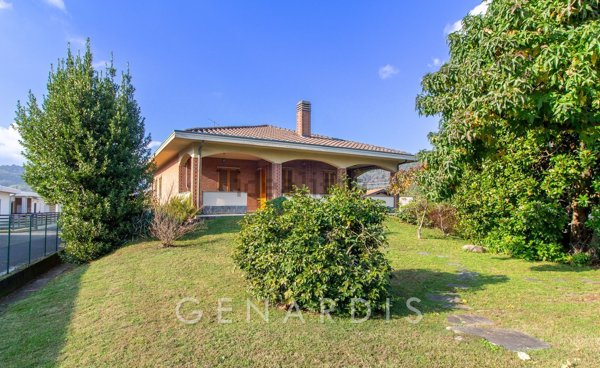 casa indipendente in vendita a Mesenzana