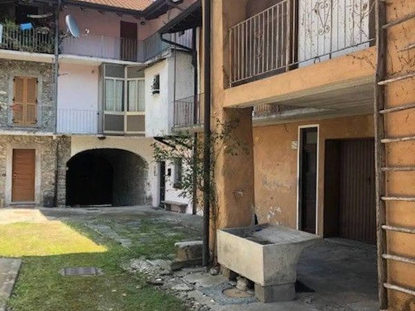 casa indipendente in vendita a Mesenzana