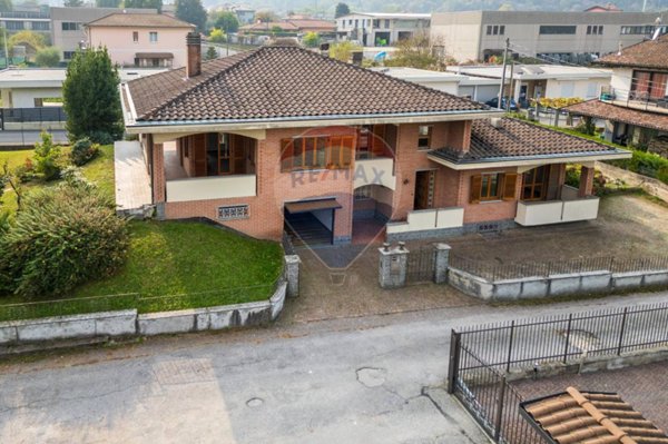 casa indipendente in vendita a Mesenzana