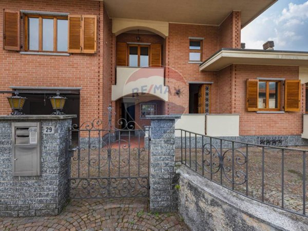 casa indipendente in vendita a Mesenzana