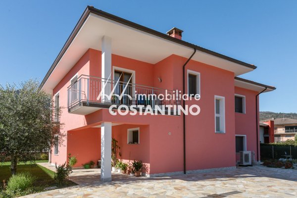 casa indipendente in vendita a Mesenzana
