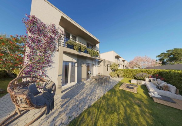 casa indipendente in vendita a Mesenzana