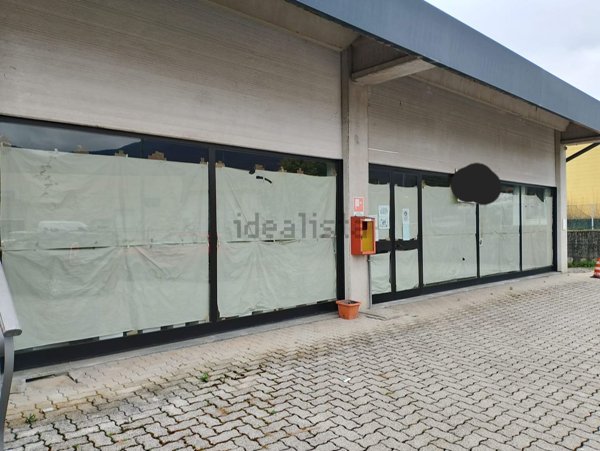 locale commerciale in vendita a Mesenzana
