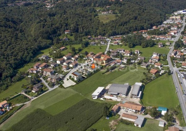 casa indipendente in vendita a Mesenzana