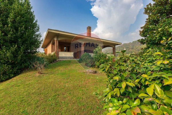 casa indipendente in vendita a Mesenzana