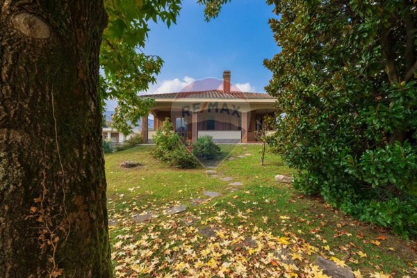 casa indipendente in vendita a Mesenzana