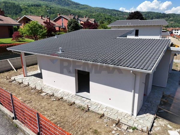 casa indipendente in vendita a Mesenzana