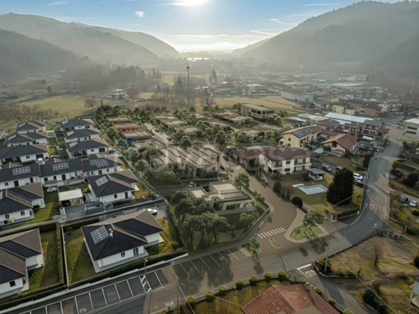 casa indipendente in vendita a Mesenzana