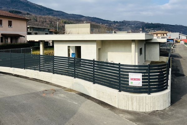 casa indipendente in vendita a Mesenzana